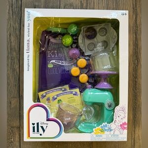 Disney Ily bakery, accessory play set
New in box. Box may have imperfections